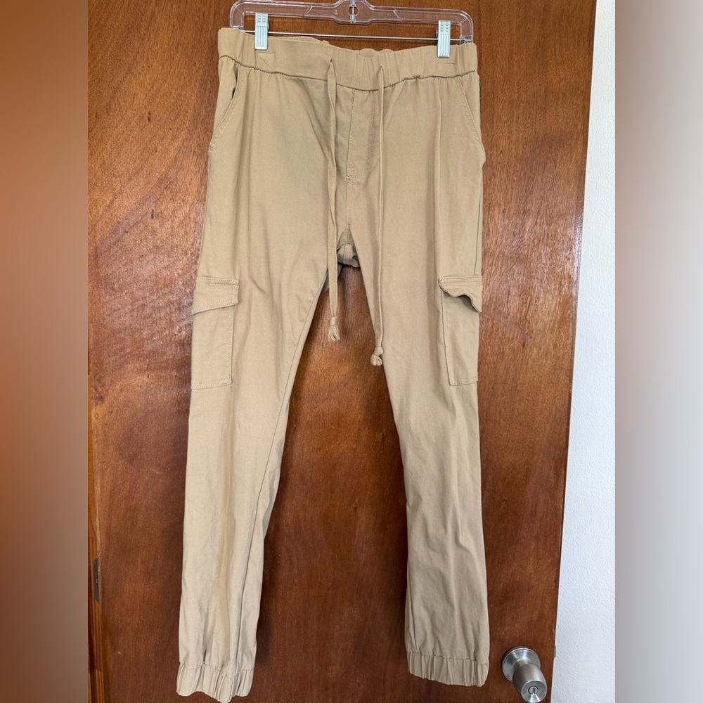 Women’s Cargo Jogger Pants in Khaki